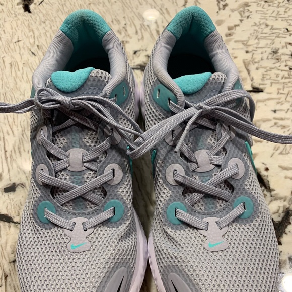 nike narrow womens running shoes